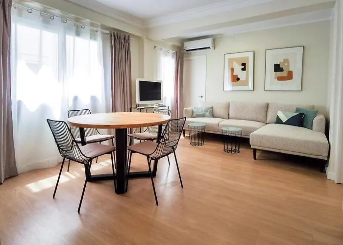 TTdSSa VLC: Plaza Cisneros, 2- 5 pax 3 Bedrooms