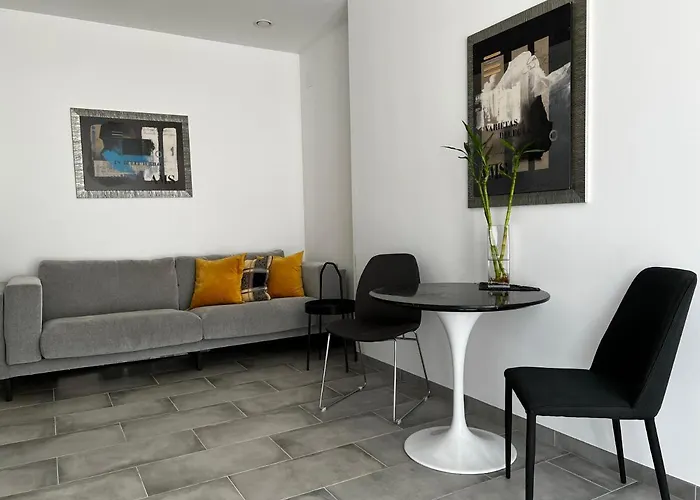 Apartment Near The Port, City Of Arts And 10Min To The Beach