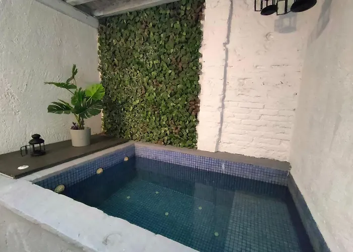 Pequeno Alojamiento Con Mini Piscina - No Climatizada