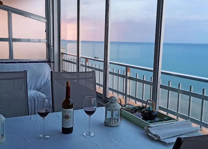 Blue Double Private Room At Front Beach - Habitacion Doble En La Playa