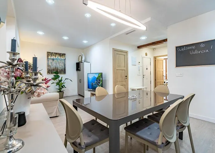 Central Luxury Flat With Free Parking