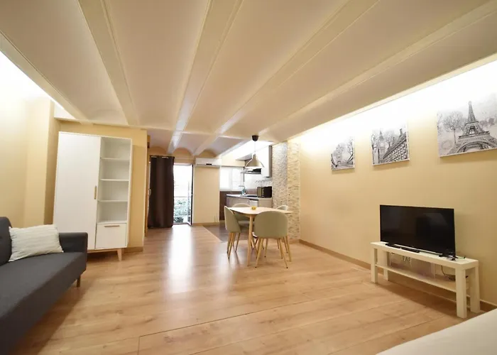Centrico apartamento al lado de Torres de Quart