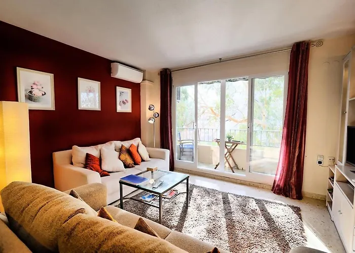Comfy And Luminous Apartment With Balcony