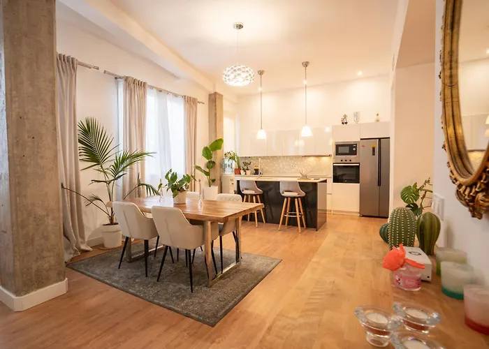 Habitacion Con Terraza Y Bano Privado Y Comodidades Compartidas