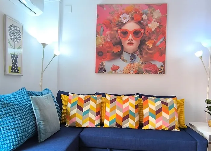 Central Apartment In Valencia With Wifi + Parking.