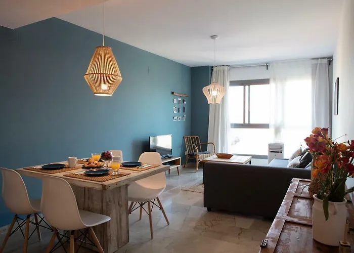 Beautiful One Bedroom Wifi Apartment Near Beach