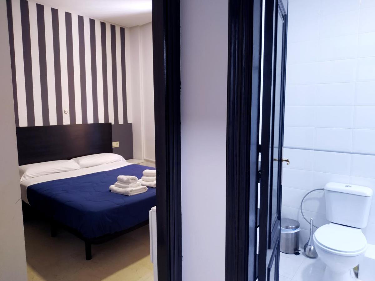 Flats Friends Plaza De La Reina Guest house