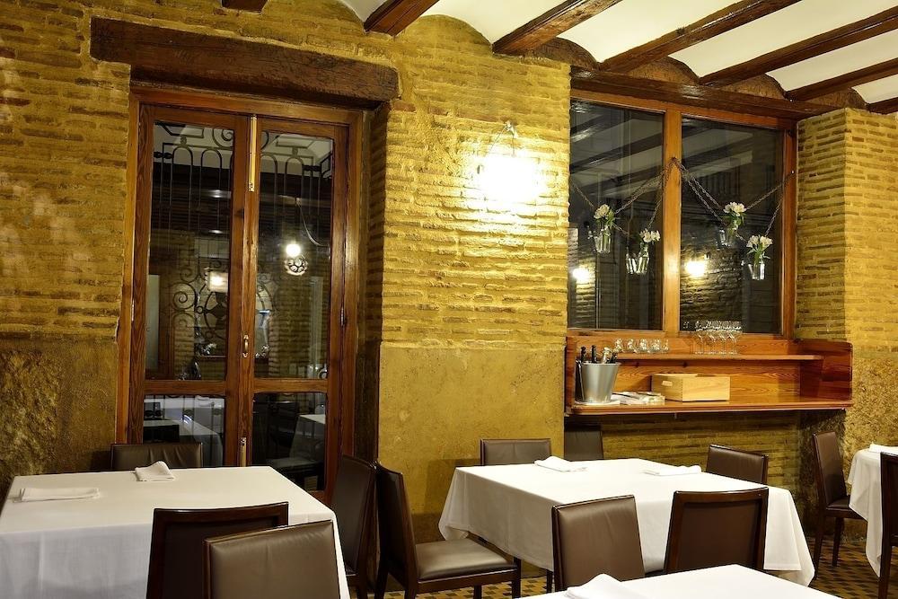 Ad Hoc Monumental 1881 Hotel 3*