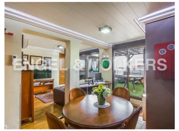 Atico Muy Luminosa Con Bano Y Terraza Acomodação com café da manhã  Valência