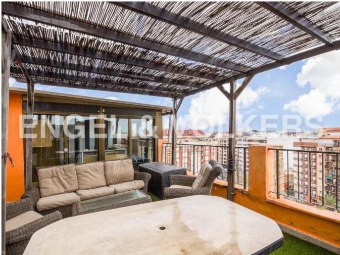 Atico Muy Luminosa Con Bano Y Terraza Acomodação com café da manhã  Valência