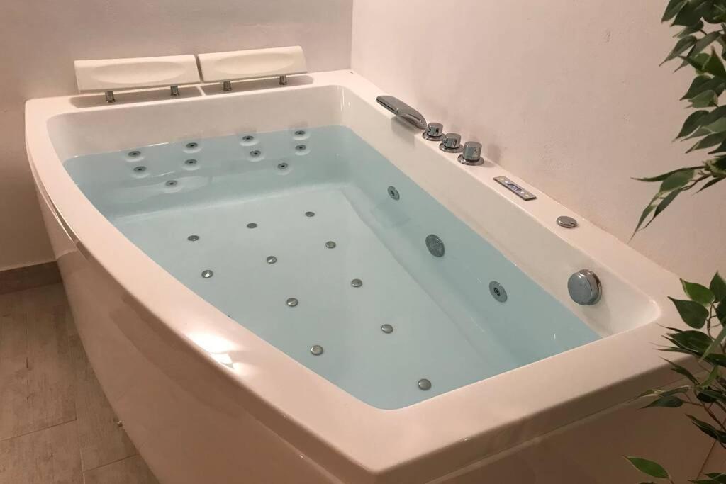 Apartment With Jacuzzi Free Wifi *