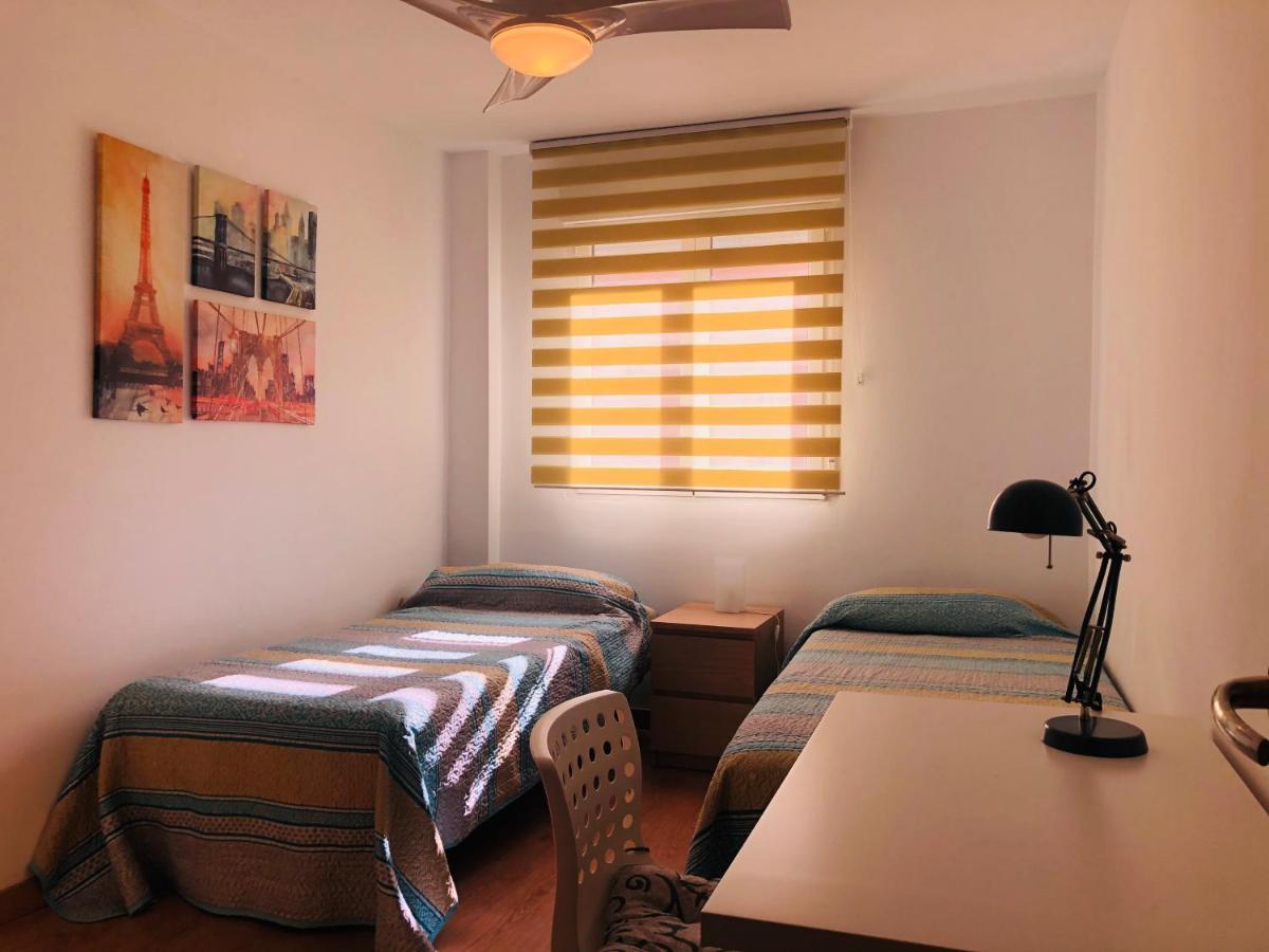 Apartamento En Universidad Y Cerca De La Playa *