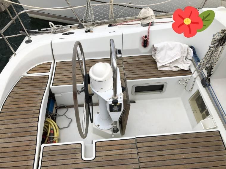 Botel Velero Jaws Evasion