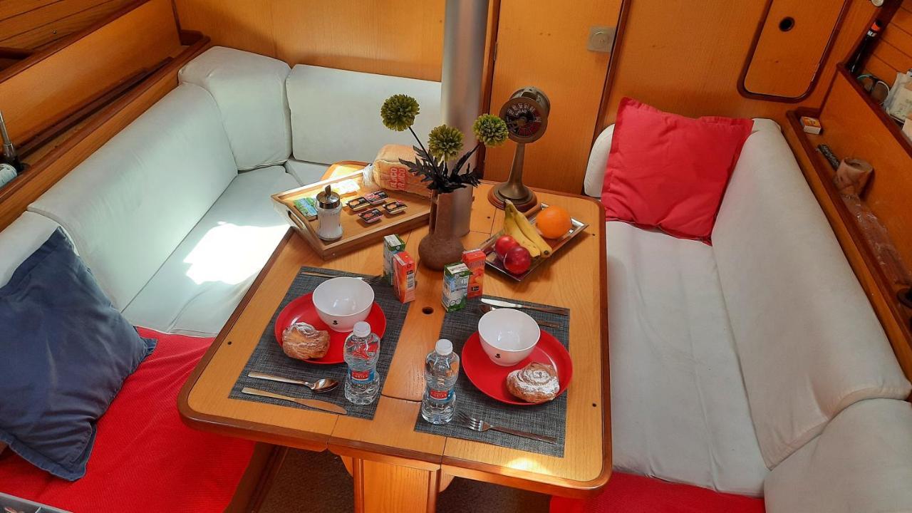 Velero Jaws Evasion Botel