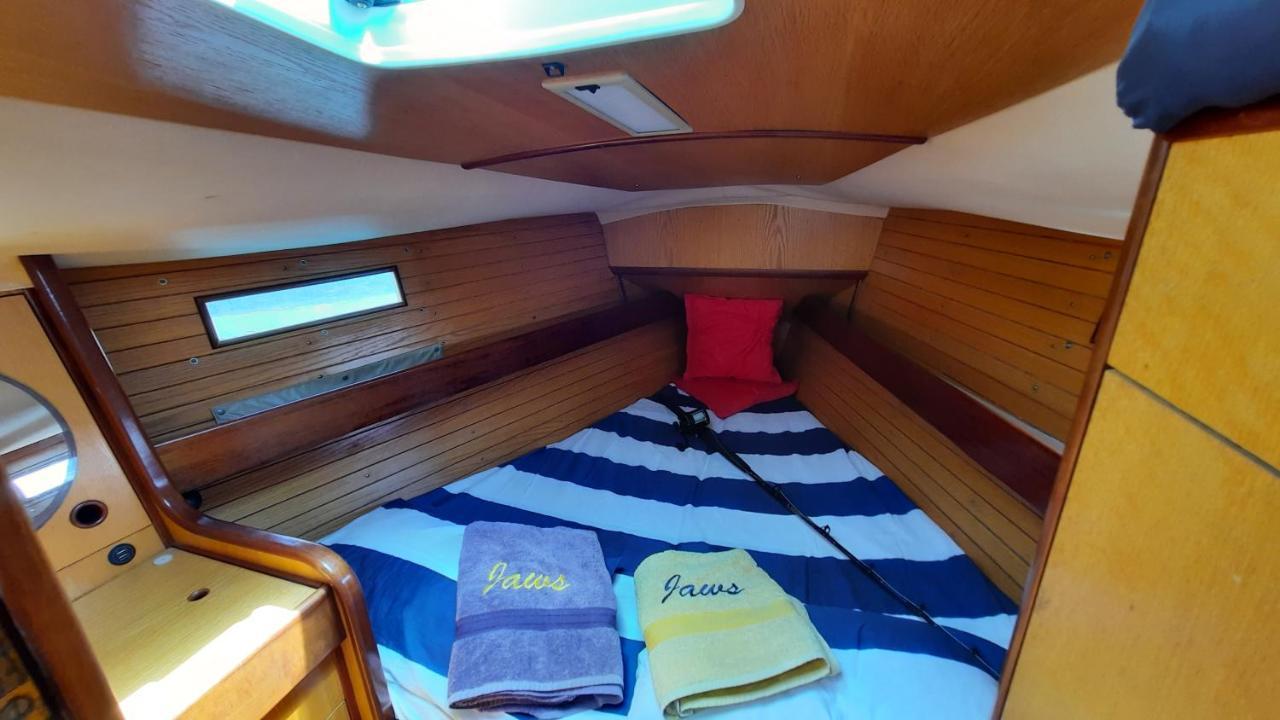Velero Jaws Evasion Botel *