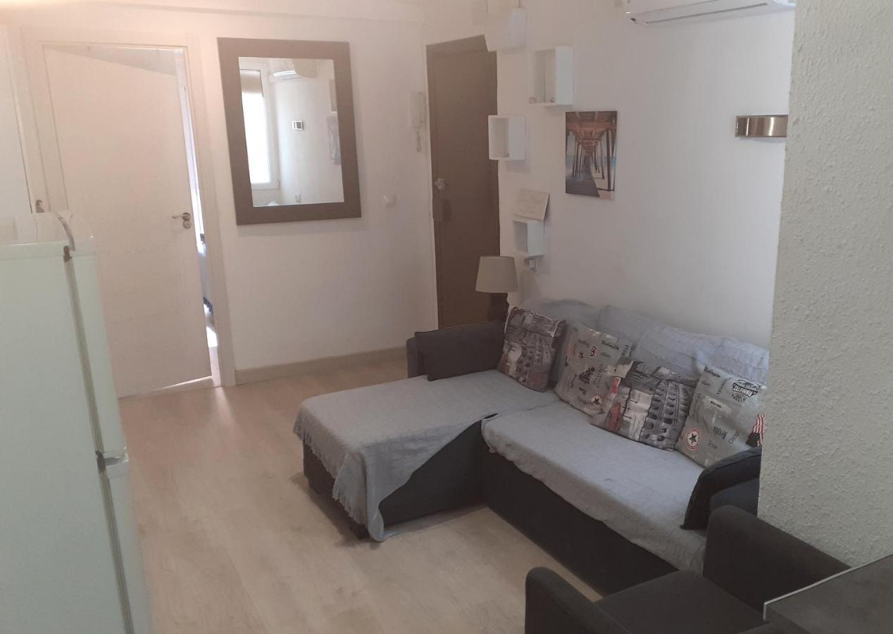 Apartment Smart Near Malvarossa
