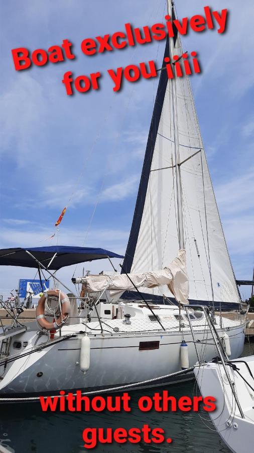Velero Jaws Evasion Botel Valencia