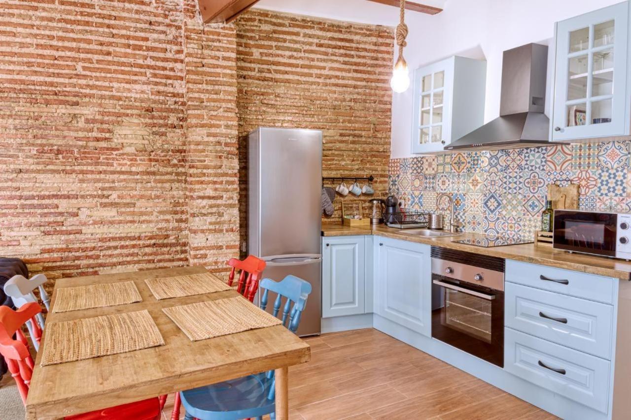 Apartment Beams & Bricks *