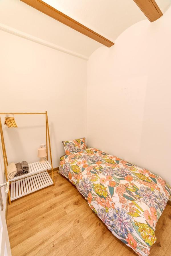 Beams & Bricks Apartment *
