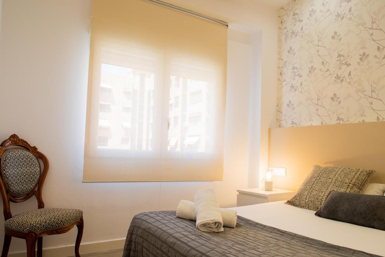 Florit Flats - Cabanyal 3 Bedroom Wifi Ac Terrace Penthouse Apartment Valencia