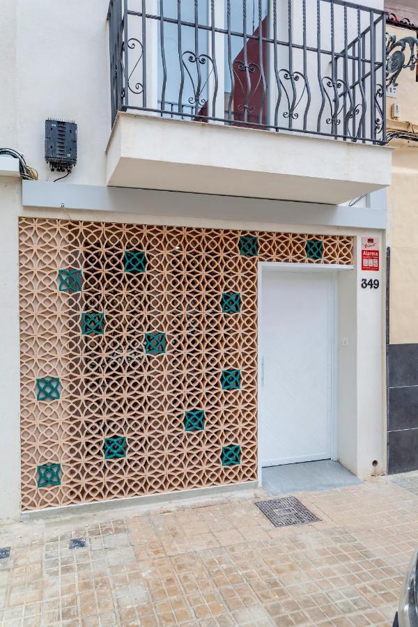 Three Floor House With Terrace *