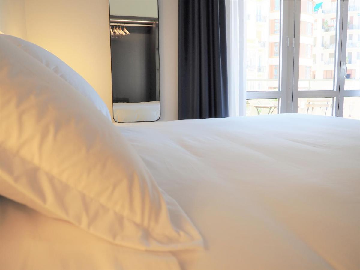 Plaza View Hotel *