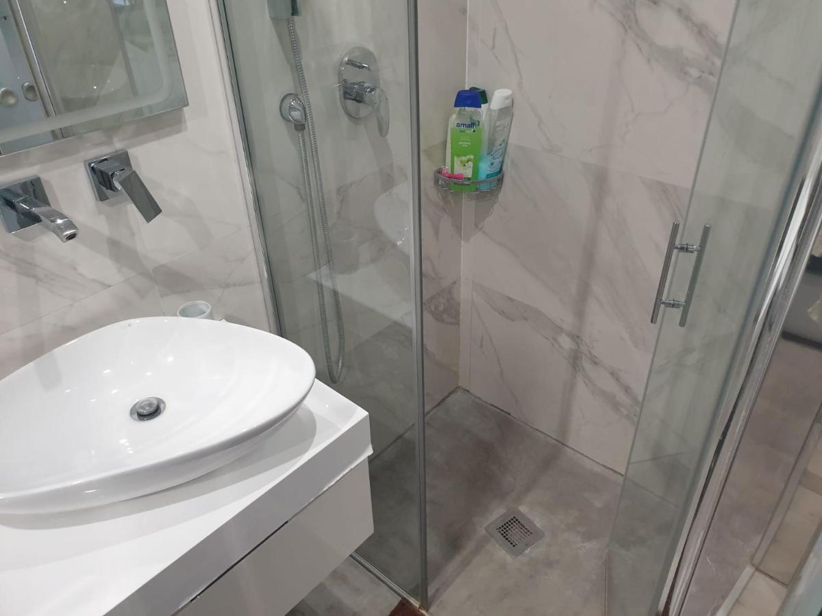 Atico Con Terraza Y Jacuzzi En El Centro Apartment