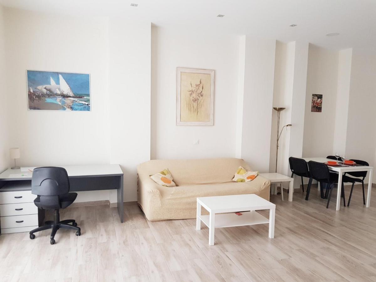 Spacious In Cabanyal Apartment Valencia