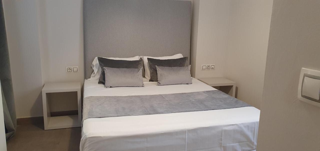 Apartment Balmes Market Mid-term