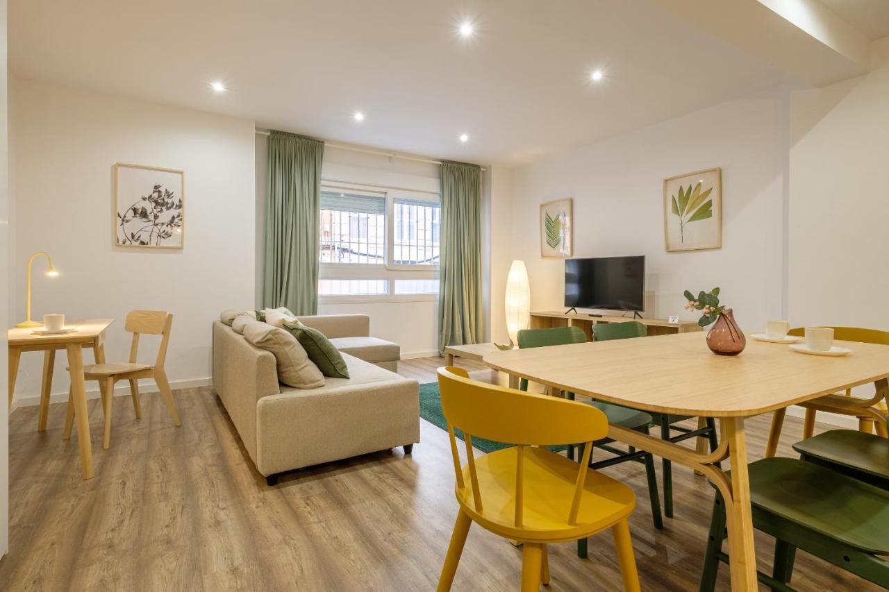 With Fluffy Beds & Private Patio Apartment Valencia