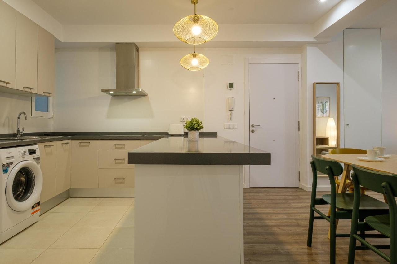 With Fluffy Beds & Private Patio * Valencia