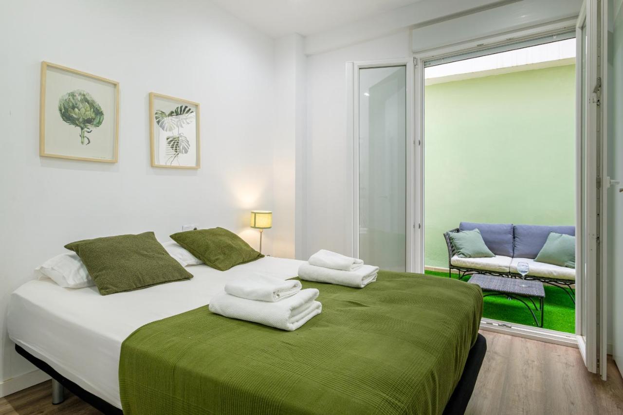 With Fluffy Beds & Private Patio Apartment