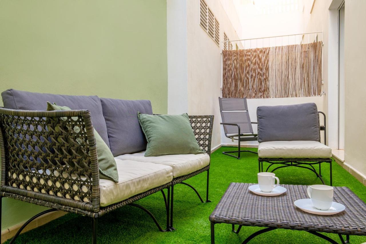 Apartment With Fluffy Beds & Private Patio Valencia