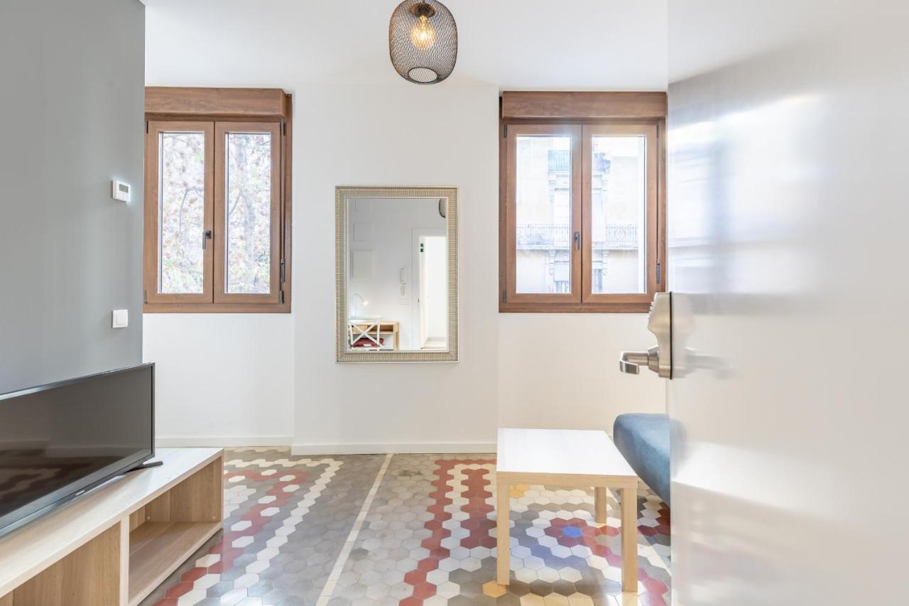 Aparthotel With Antique Floor & Lots Of Sun Light