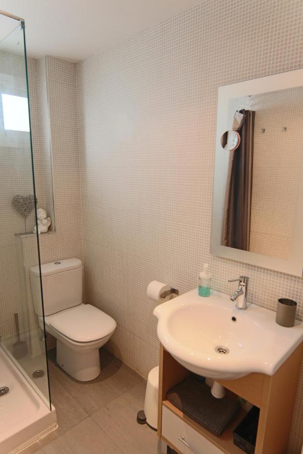 Apartment Luminoso. Comodo. Acogedor. Wifi. Junto A Ave
