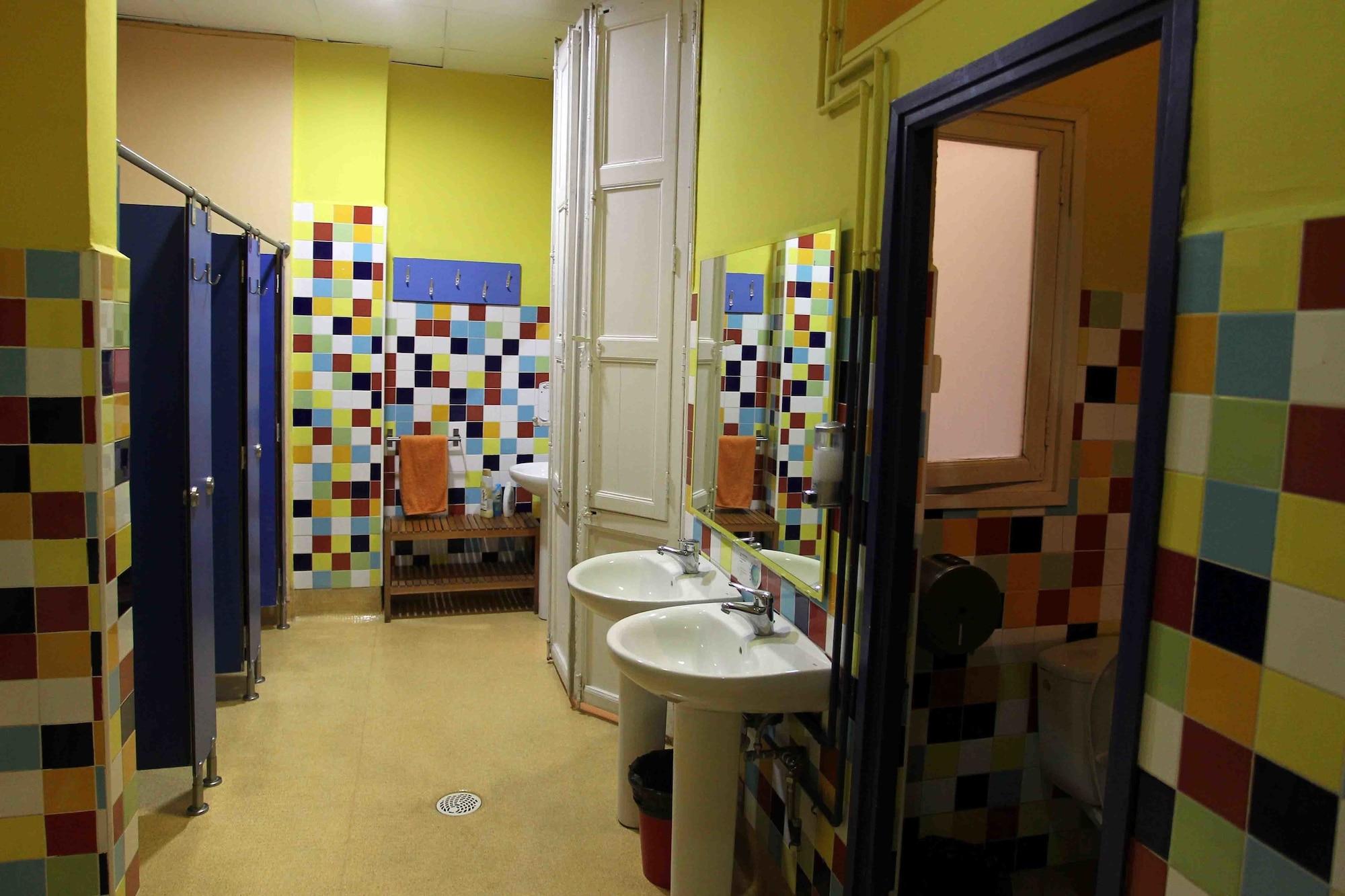 Hostel Red Nest *