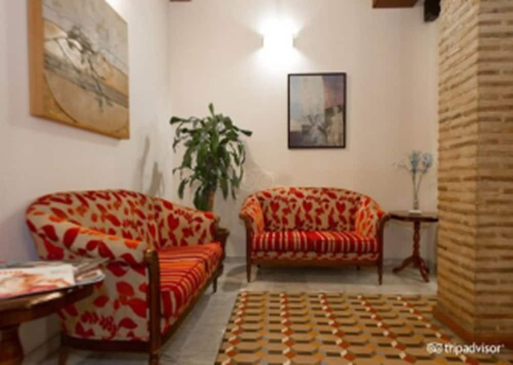 Ad Hoc Monumental 1881 Hotel 3*