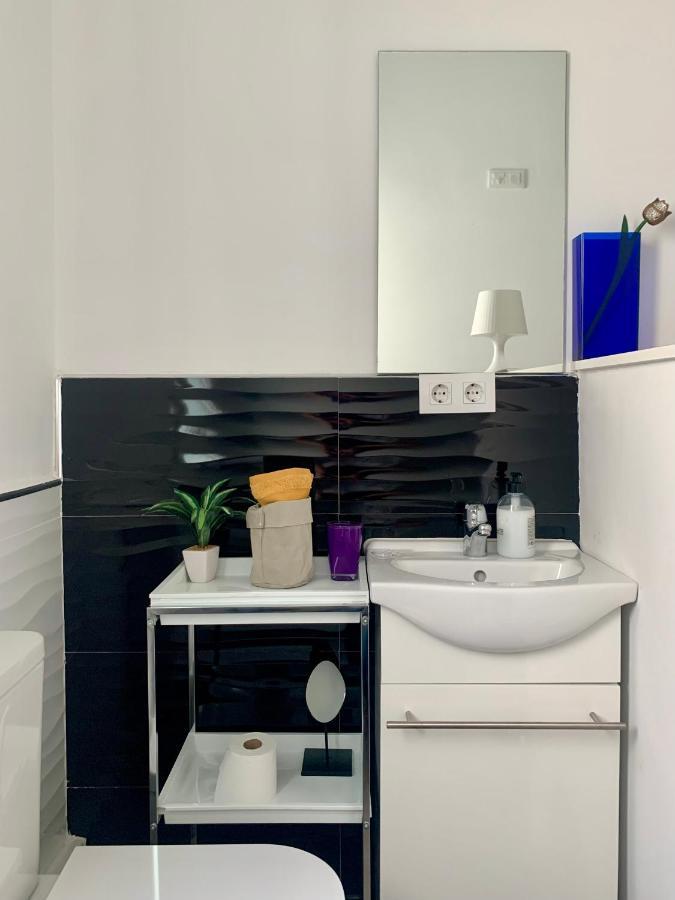 Alquilo Individual Con Aseo Privado Solo Chicas, Only Girls * Valencia