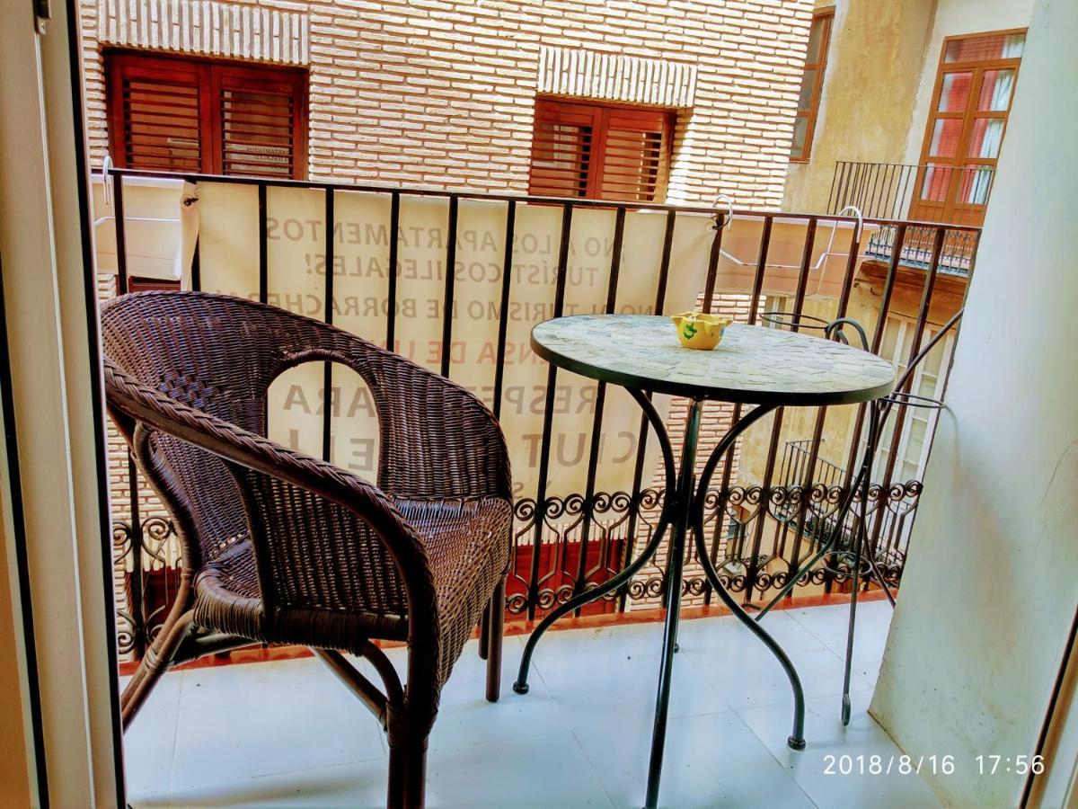 Valencian Dreams Of The Proletariat Apartment *