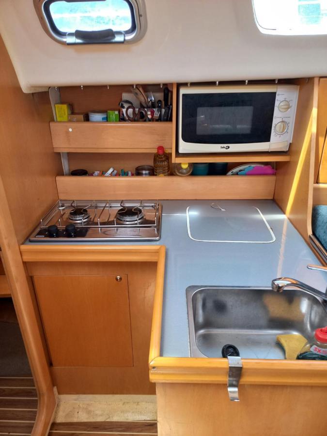 Botel Excelente Velero En