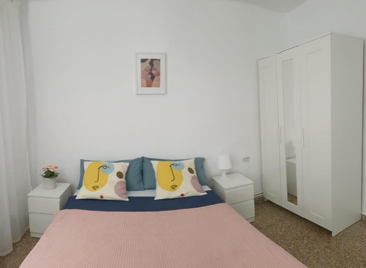 Apartment For 6 People. Valencia