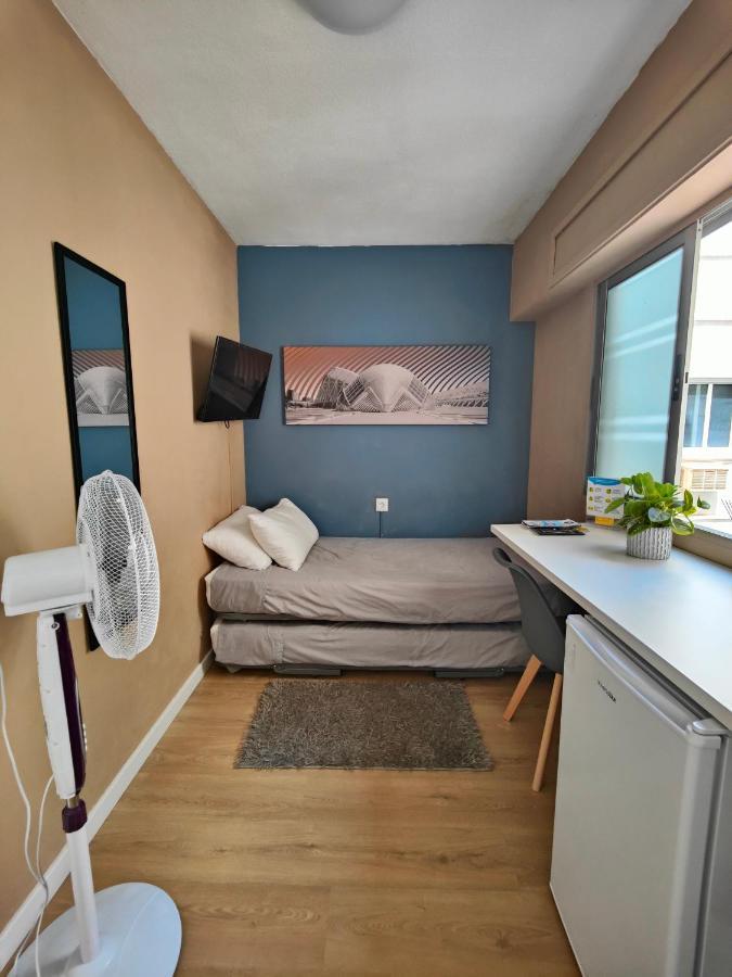 Habitacion En Alquiler, Valencia / Room For Rent, Valencia Homestay