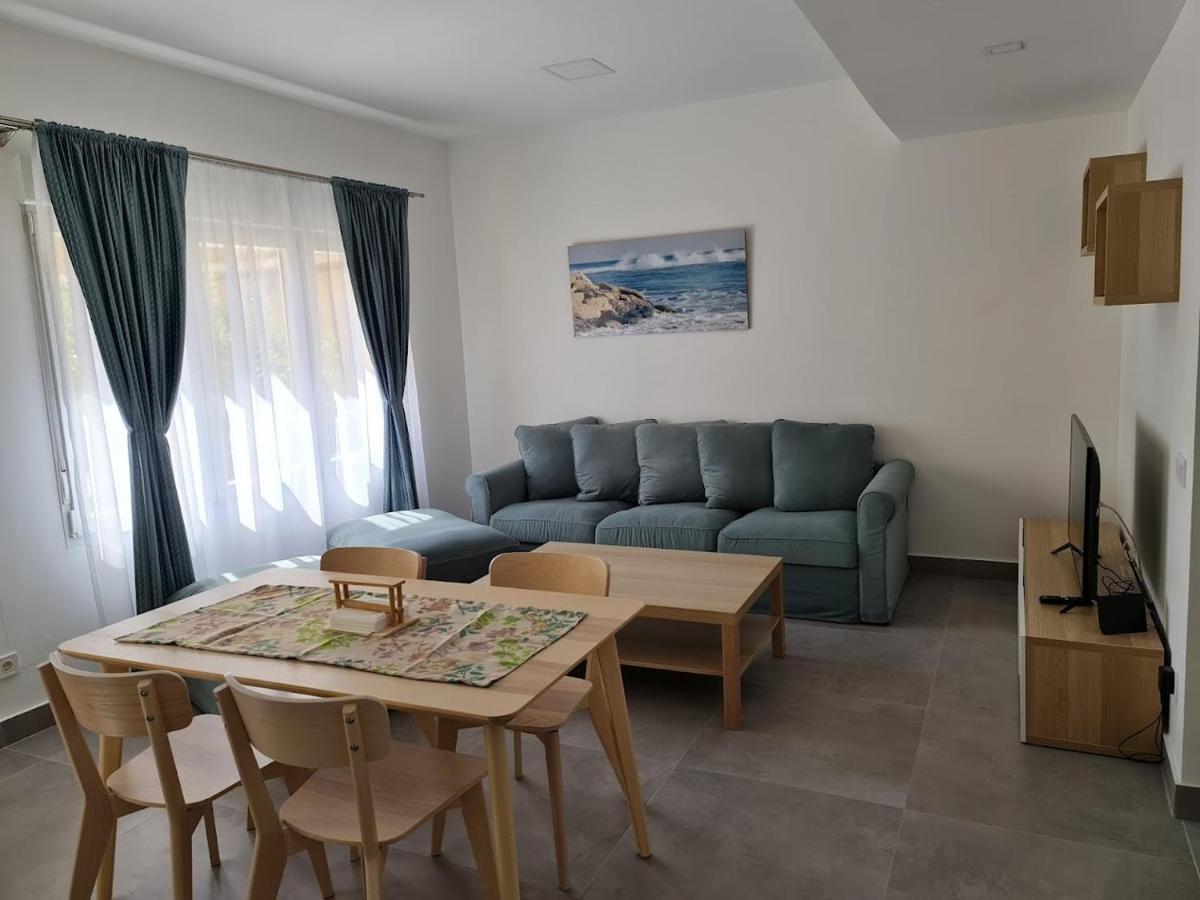 Appartement Arenas 1 *