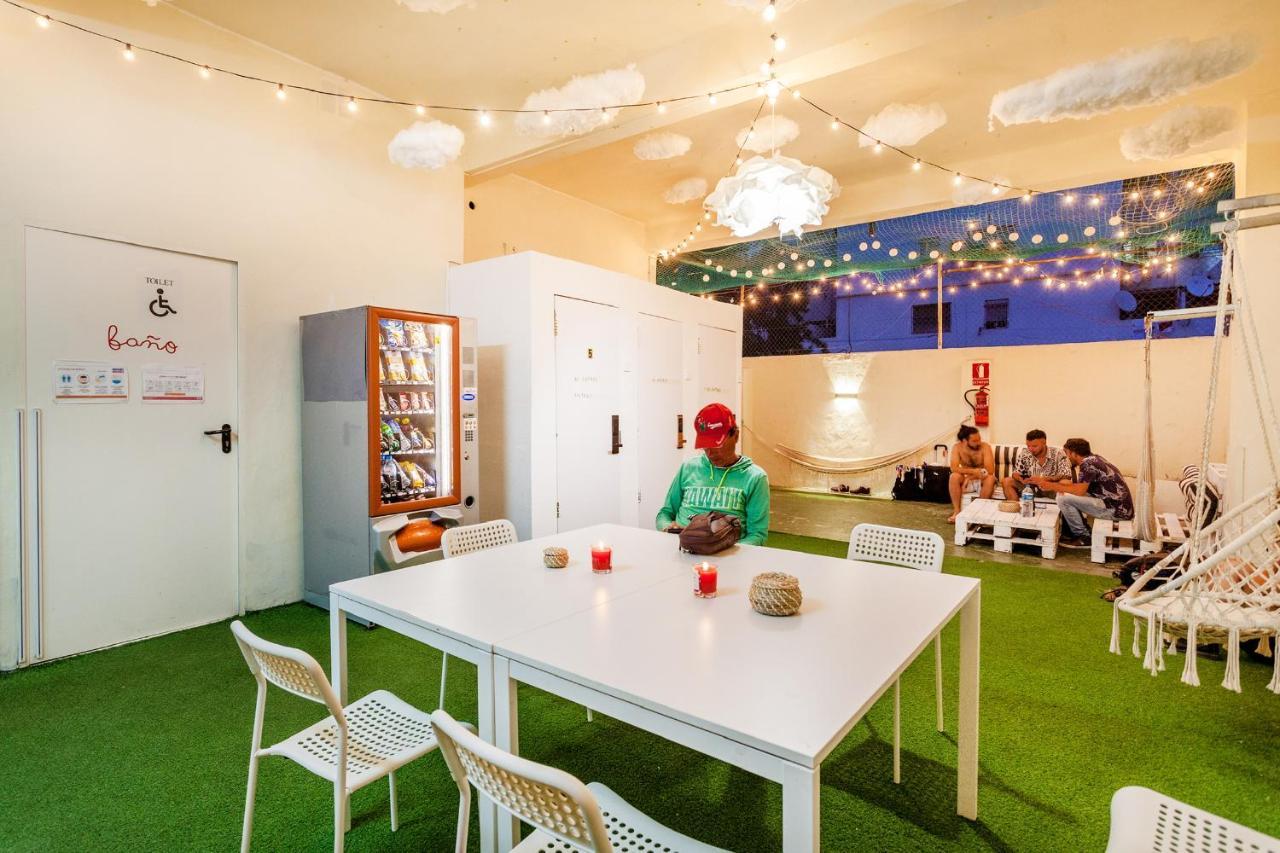 Capsule Hostel *