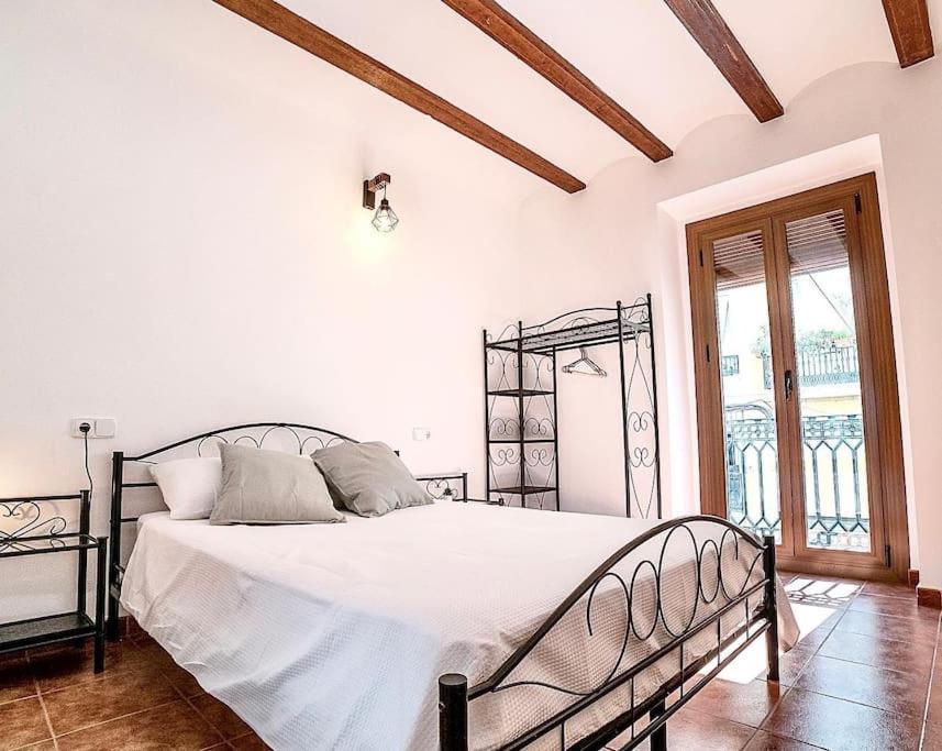 Lux Living - Center