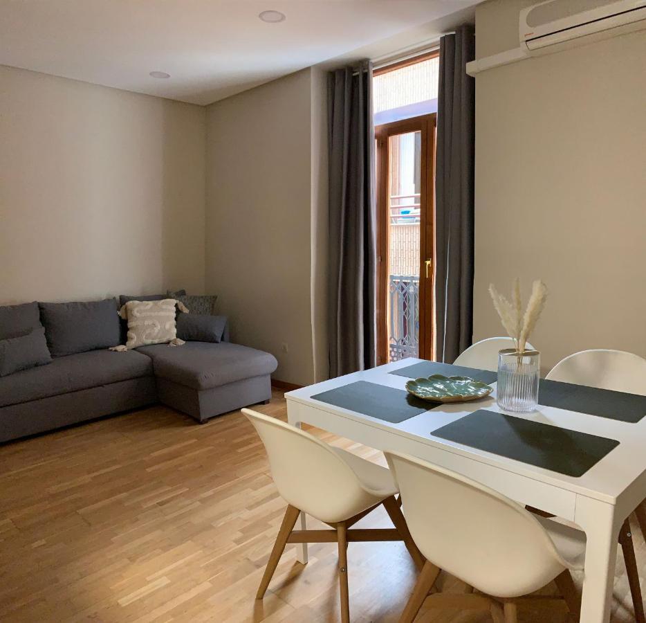 Plaza Ayuntamiento Apartment *