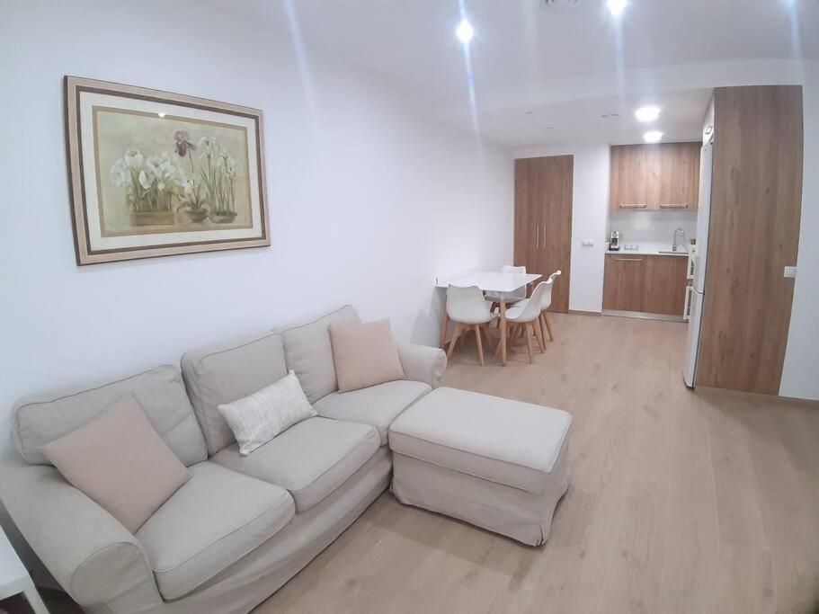 Apartment Malvarrosa 5px 2bth 5 Min Beach. Wifi.