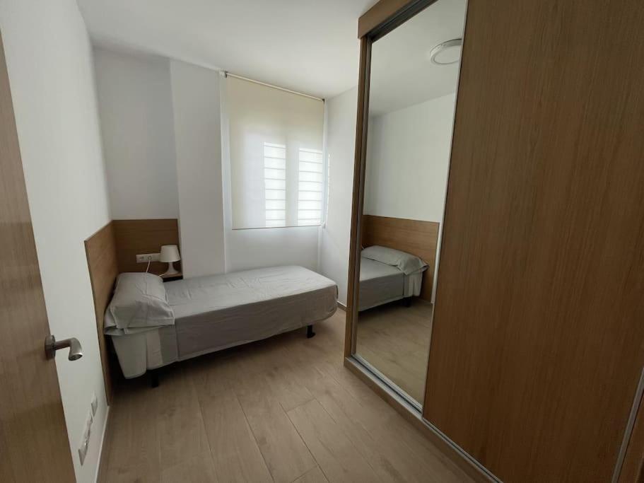 Malvarrosa 5px 2bth 5 Min Beach. Wifi. *