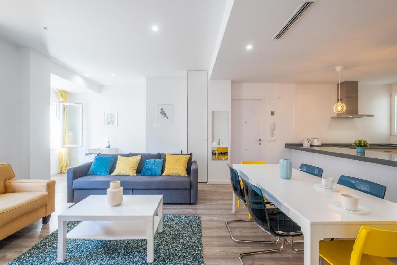 Modern, Stylish With Balcony Apartment *