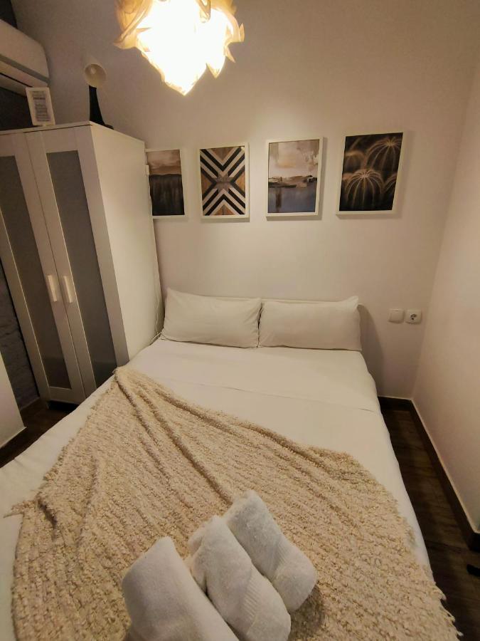 Pequeno Con Mini Piscina - No Climatizada Apartment *